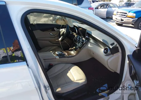 2016 Mercedes-Benz C 300 из США, поврежденный, VIN 55SWF4JB4GU102587